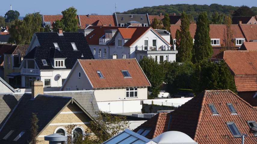 Udsigt over boligkvarter med træer